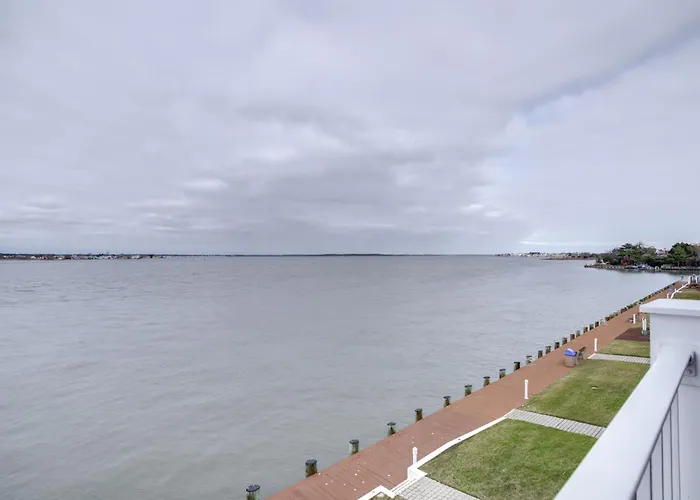 Pool And Boardwalk Access Bayfront Ocean