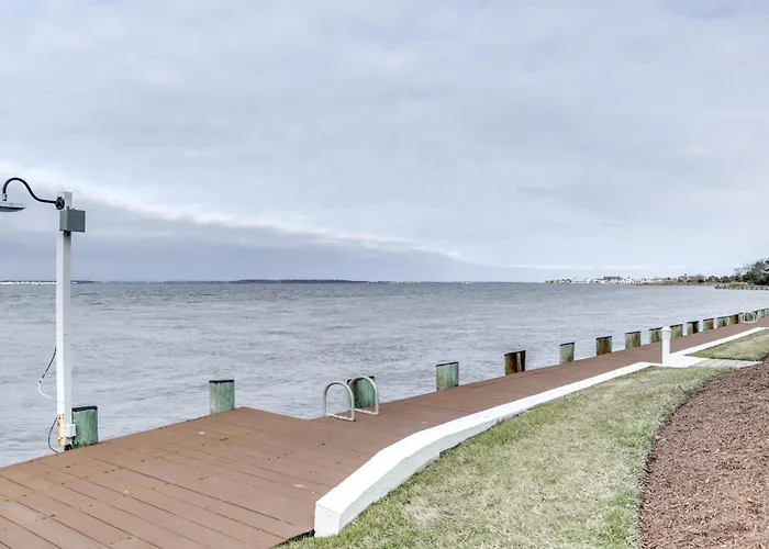 Pool And Boardwalk Access Bayfront Ocean Holiday home *
