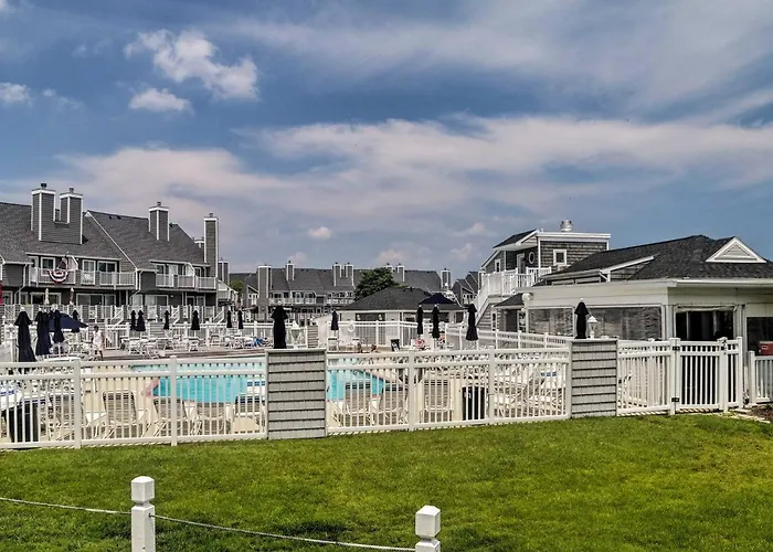 Pool And Boardwalk Access Bayfront Ocean Holiday home *